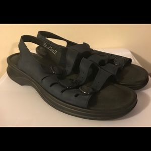Clarks Springers 3 Buckle Slingback Sandals Navy